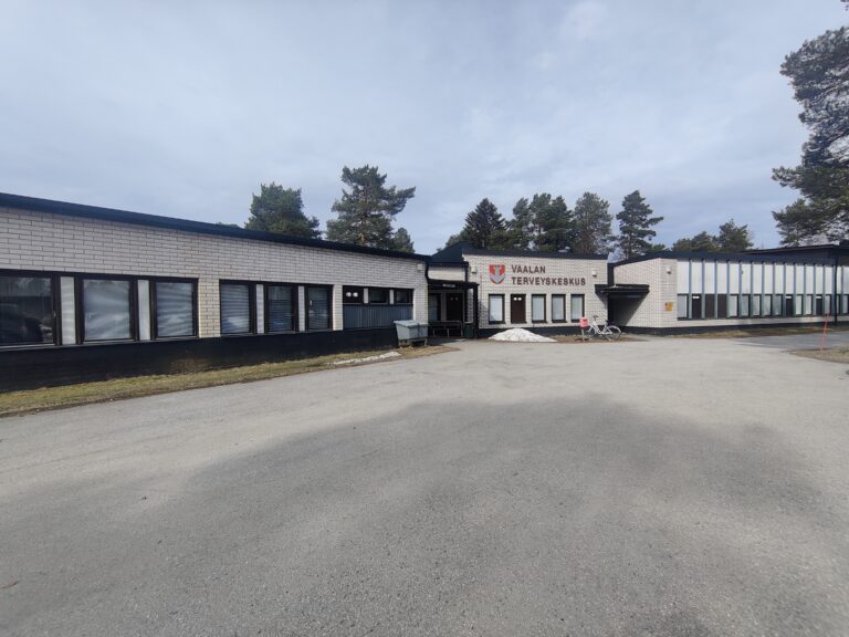 Sisäilmaongelma muuttaa toimintoja Vaalan sosiaali- ja terveysasemalla.